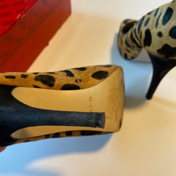 GUESS Leopard Patterned Pony Hair Peep Toe Heels - Picture 5 of 5
